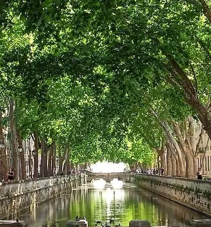 Charmante Maison De Avec Parking Prive Nîmes
