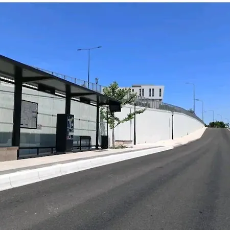 Charmante Maison De Avec Parking Prive Nîmes
