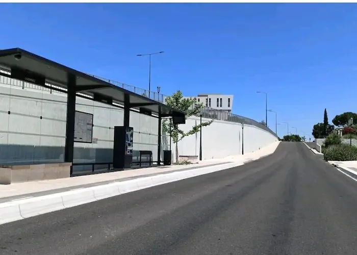 Charmante Maison De Avec Parking Prive Νιμ